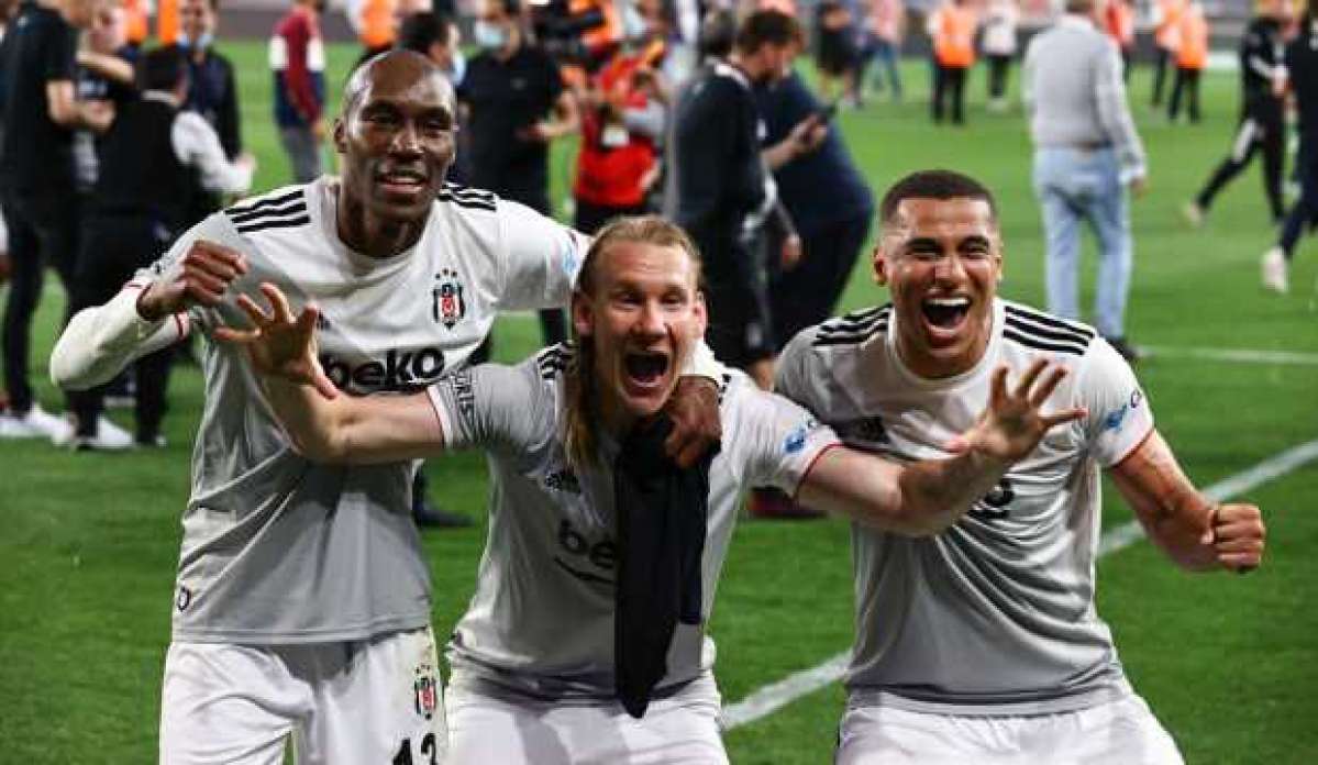 Atiba Hutchinson, Beşiktaş tarihine geçti!