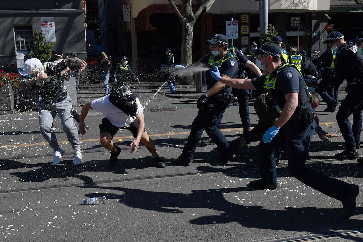 Avustralya'da Covid-19 protestolarına polis müdahalesi