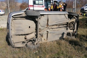 Babasının otomobilini kaçıran küçük sürücü kaza yaptı