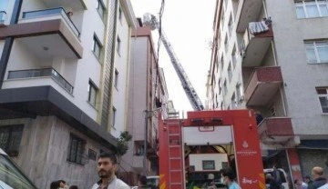 Bahçelievler'de 6 katlı bir binada korkutan yangın