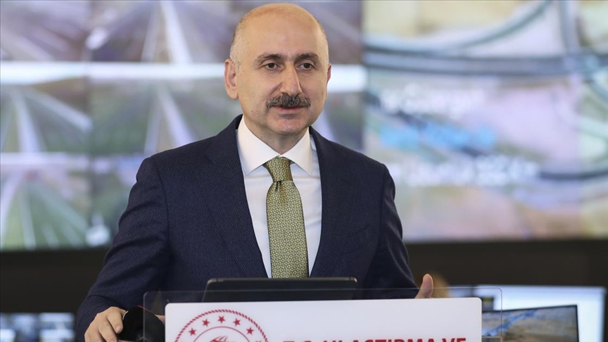 Bakan Karaismailoğlu: SIM kartın yerine kullanılacak eSIM 2021'de hayata geçecek