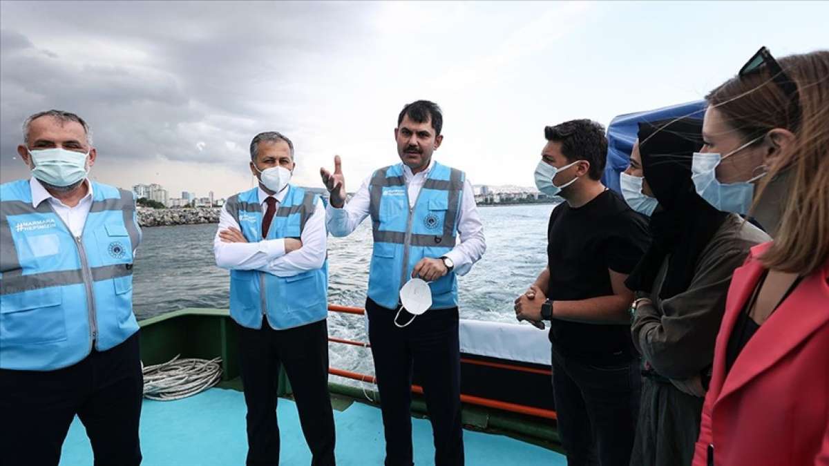 Bakan Kurum: Marmara Denizi'nden 12 günde 4 bin 555 metreküp müsilaj temizlendi