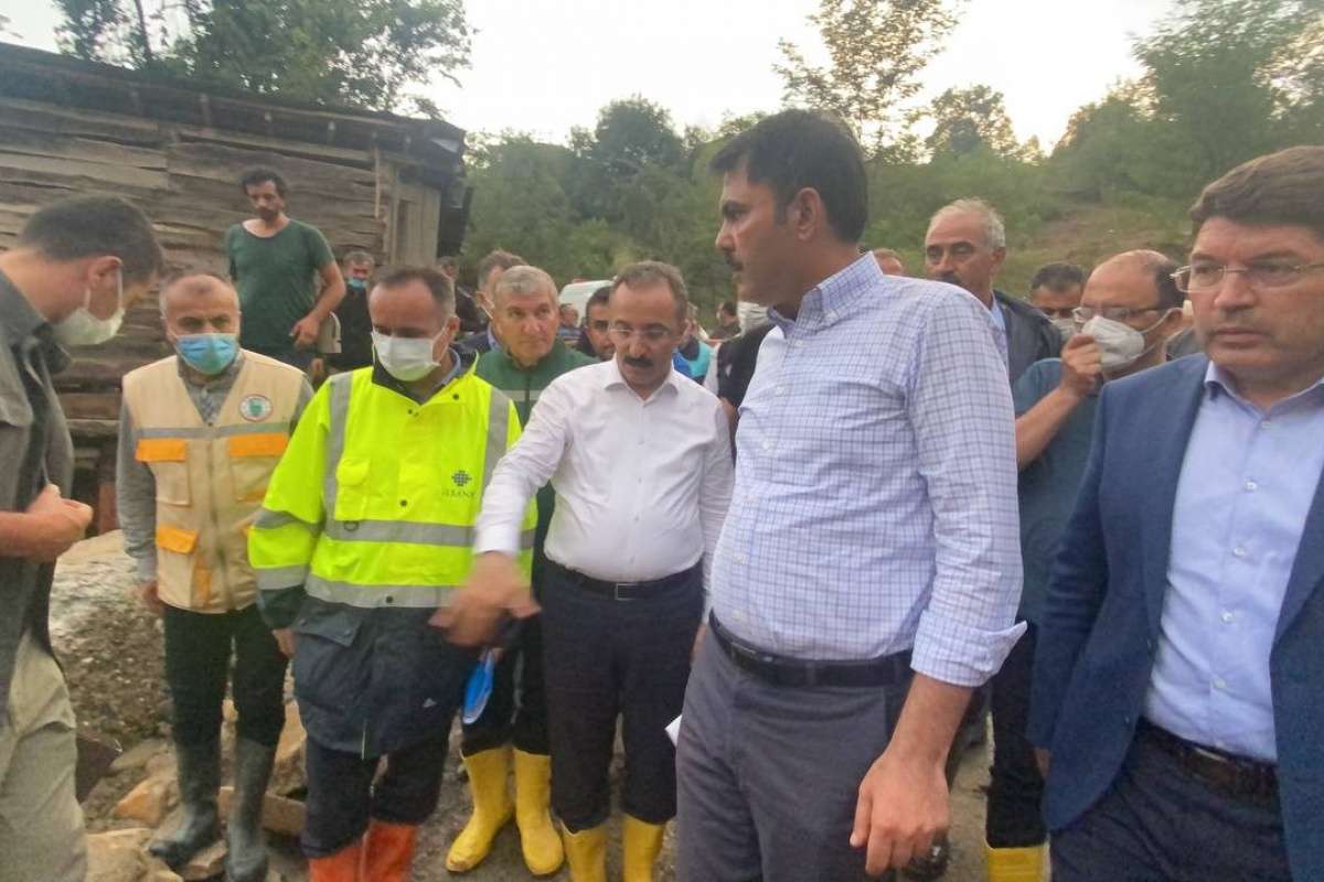 Bakan Kurum, sel felaketinin yaşandığı Bartın'da