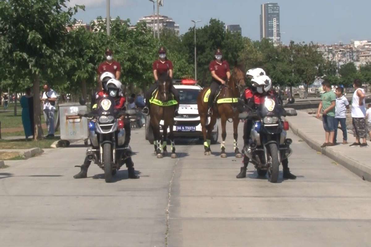 Bakırköy'de atlı polisler ve Yunus ekiplerinden korona virüs denetimi