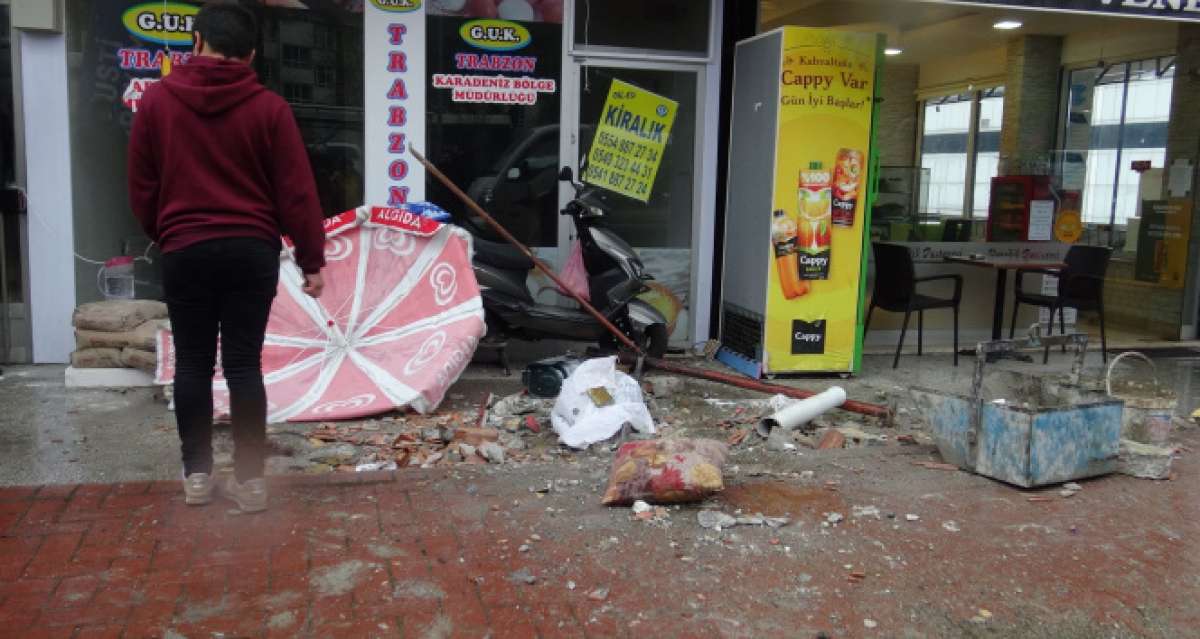 Balkondan düşen inşaat işçisi ağır yaralandı