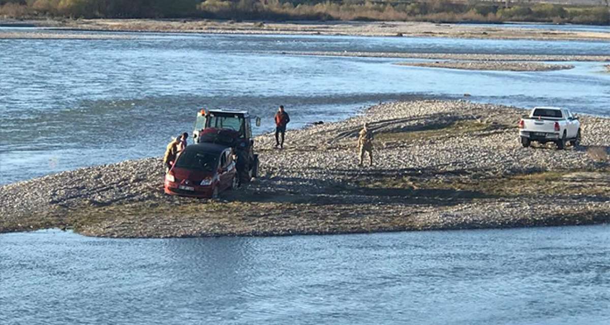 Baraj kapakları açıldı, vatandaşlar suda mahsur kaldı