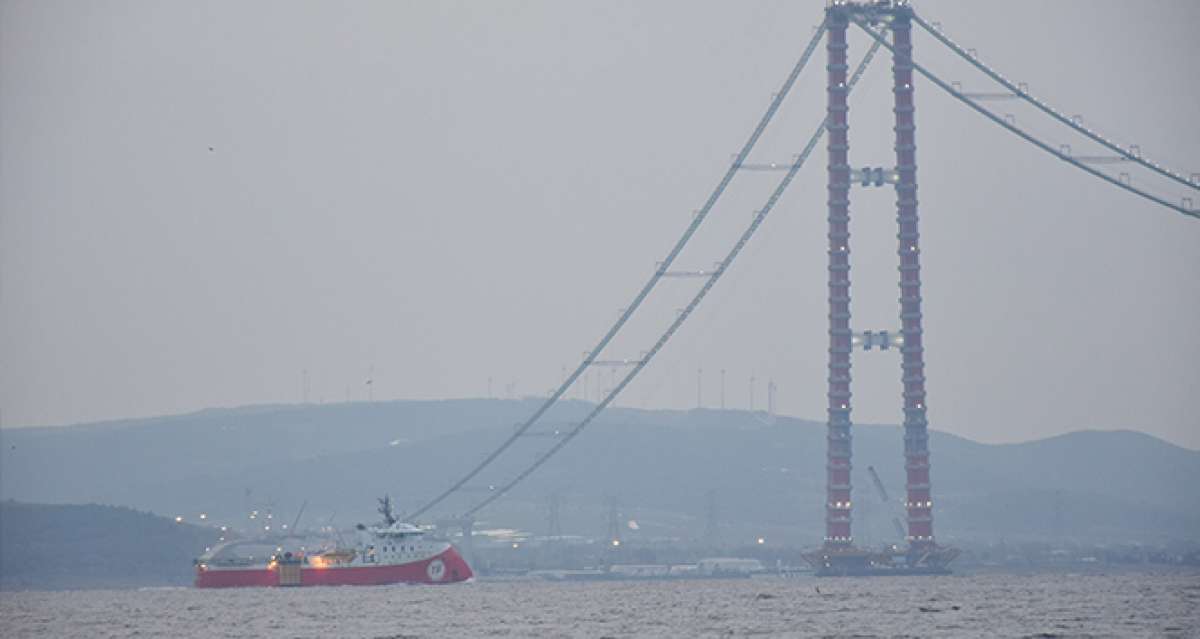 ‘Barbaros Hayrettin Paşa' sismik araştırma gemisi Çanakkale Boğazı'ndan geçti