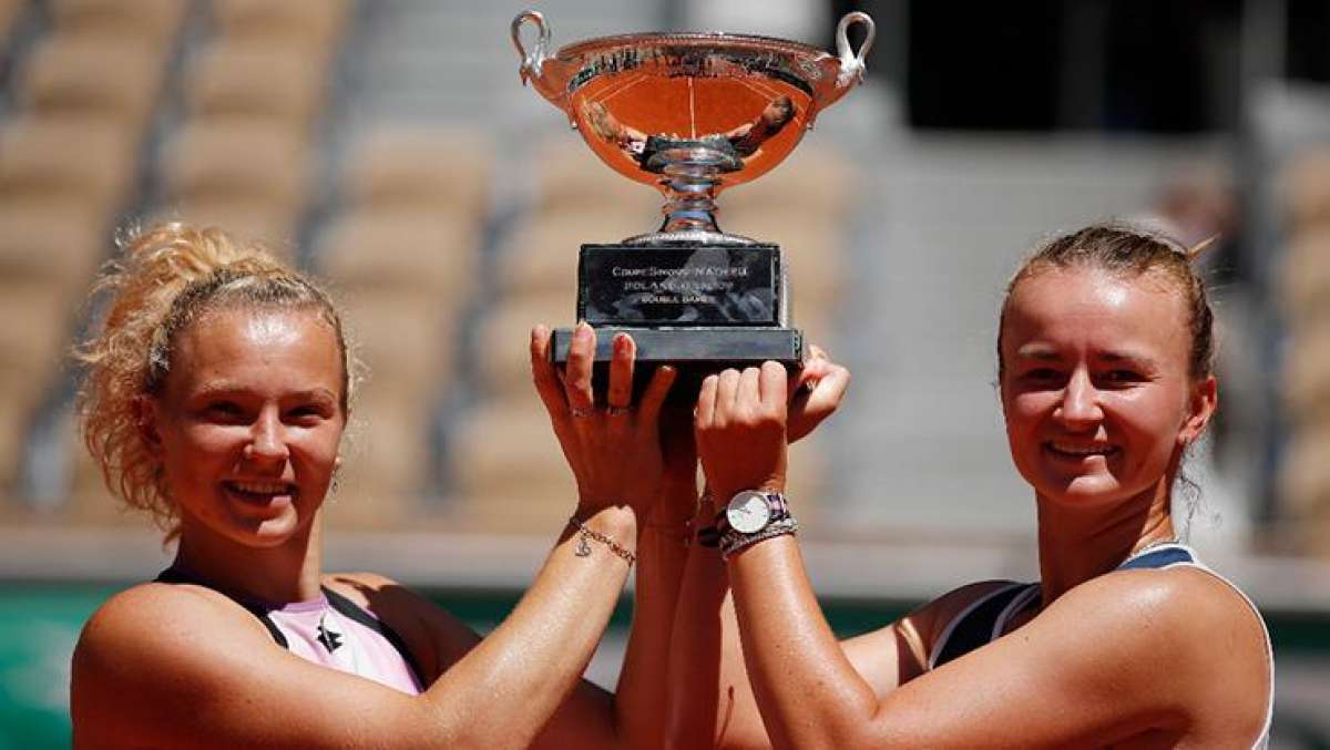 Barbora Krejcikova, Fransa Açık'ta teklerin ardından çiftlerde...