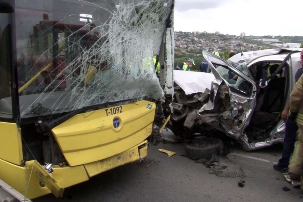 Başakşehir'de feci kaza: 1 ölü, İETT şoförü ağır yaralı