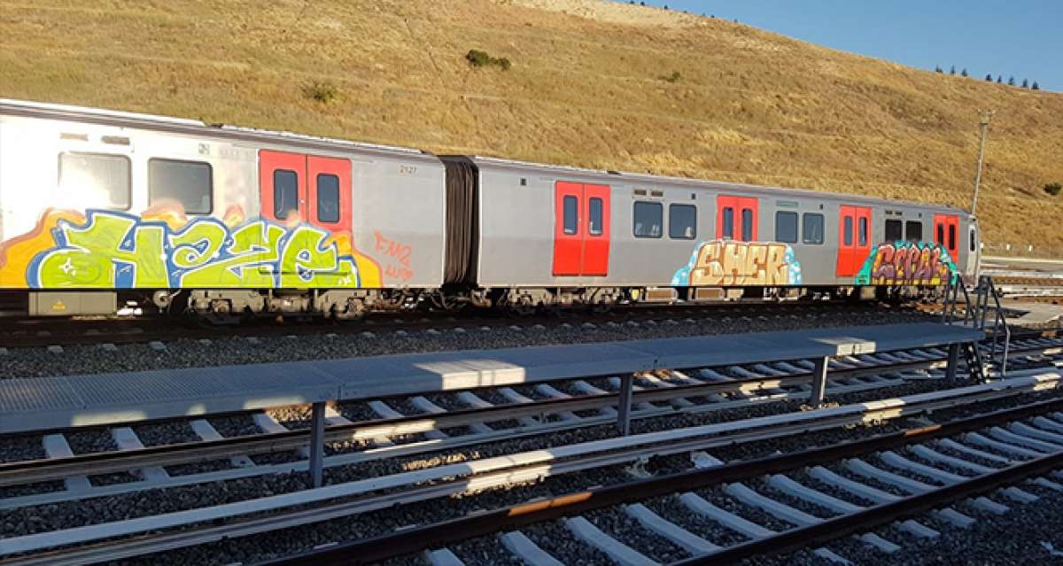 Başkent'te Rusya uyruklu iki genç tren vagonlarını boyarken yakalandı