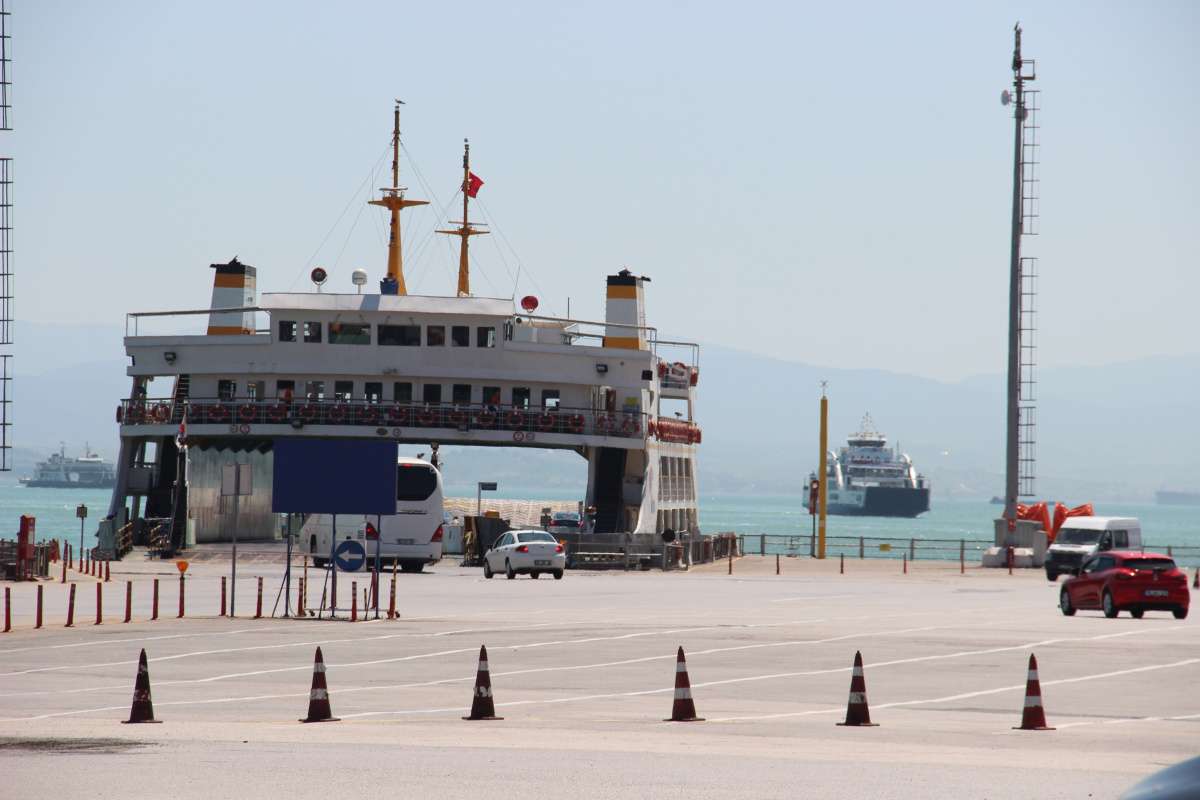 Bayram öncesi feribot iskelesi boş kaldı