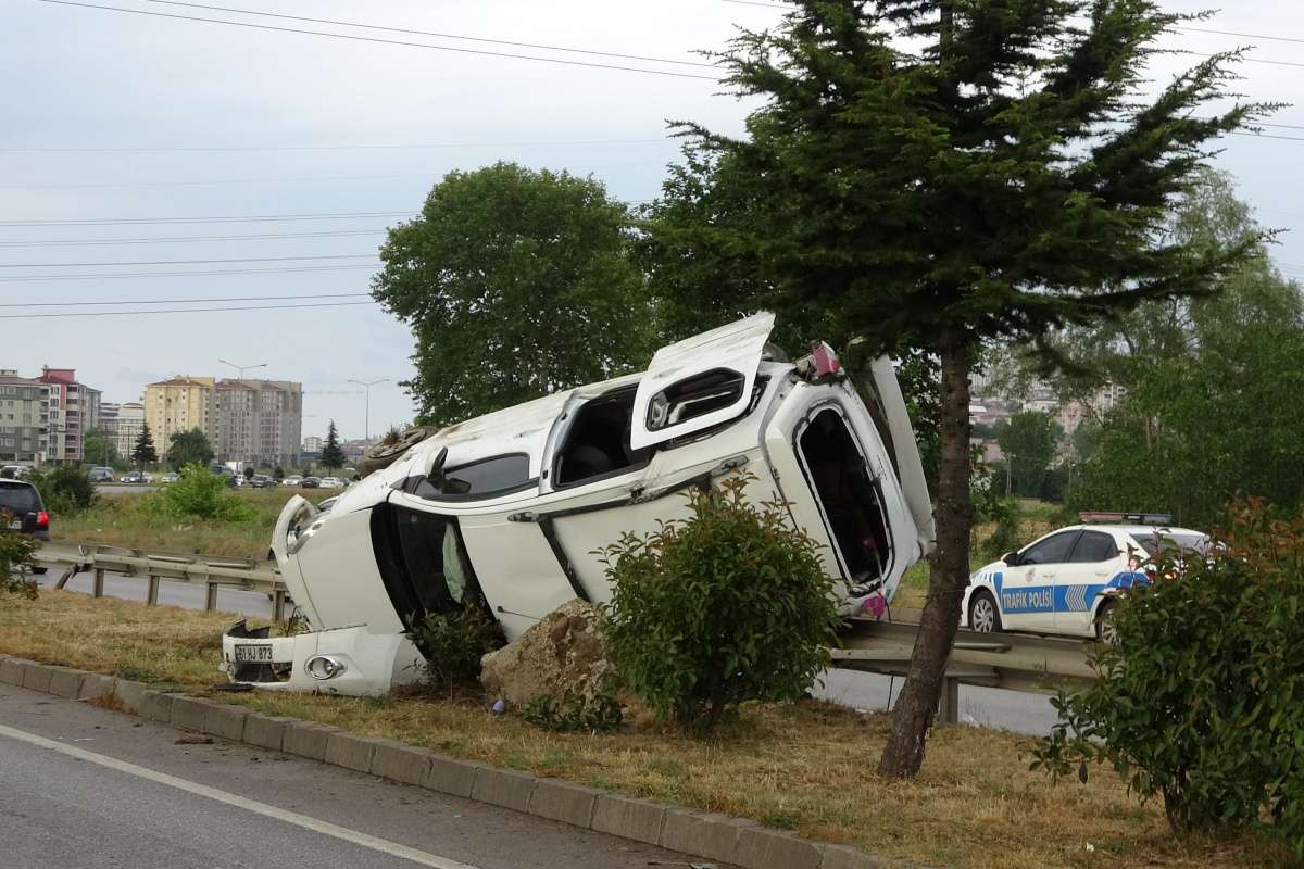 Bayram ziyaretine giderken araçları takla attı: 5 yaralı