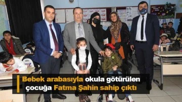 Bebek arabasıyla okula götürülen çocuğa Fatma Şahin sahip çıktı