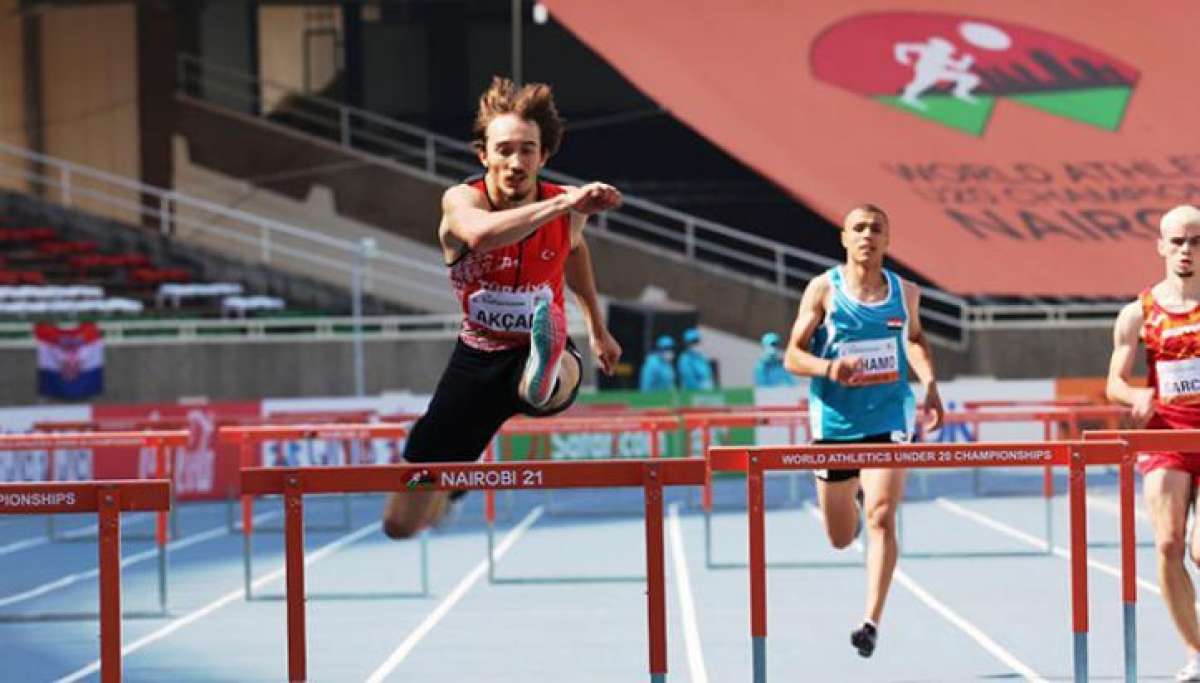 Berke Akçam, 400 metre engellide yarı finale çıktı