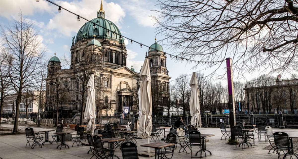 Berlin'de kafe ve restoranların dış alanları müşterilere açıldı