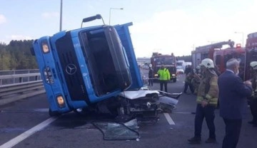 Beykoz Kuzey Marmara Otoyolu'nda feci kaza! TIR, otomobilin üstüne devrildi