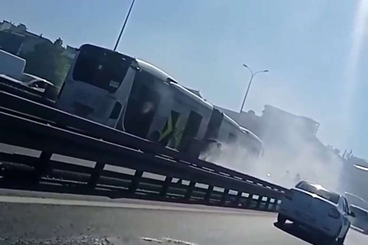 Beylikdüzü'nde metrobüste korkutan yangın