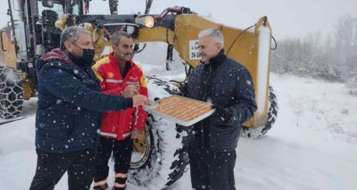 Binali Yıldırım'dan karla mücadele ekiplerine tatlı