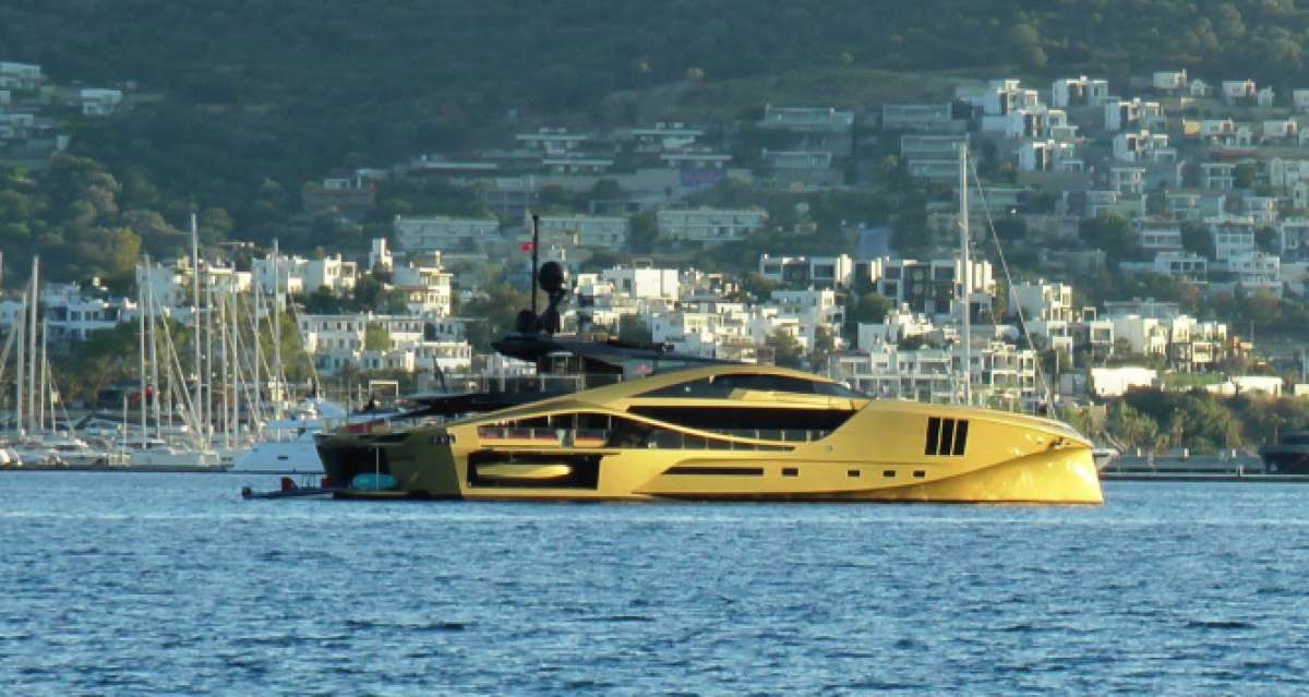 Bodrum'a demir atan yata bakan bir daha baktı