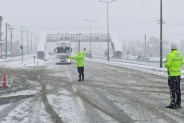 Bolu Dağı Düzce kesimi ağır tonajlı araçlara kapatıldı