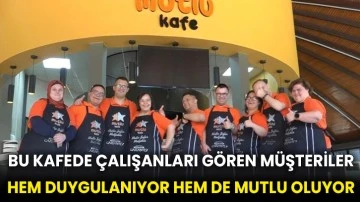 Bu kafede çalışanları gören müşteriler hem duygulanıyor hem de mutlu oluyor