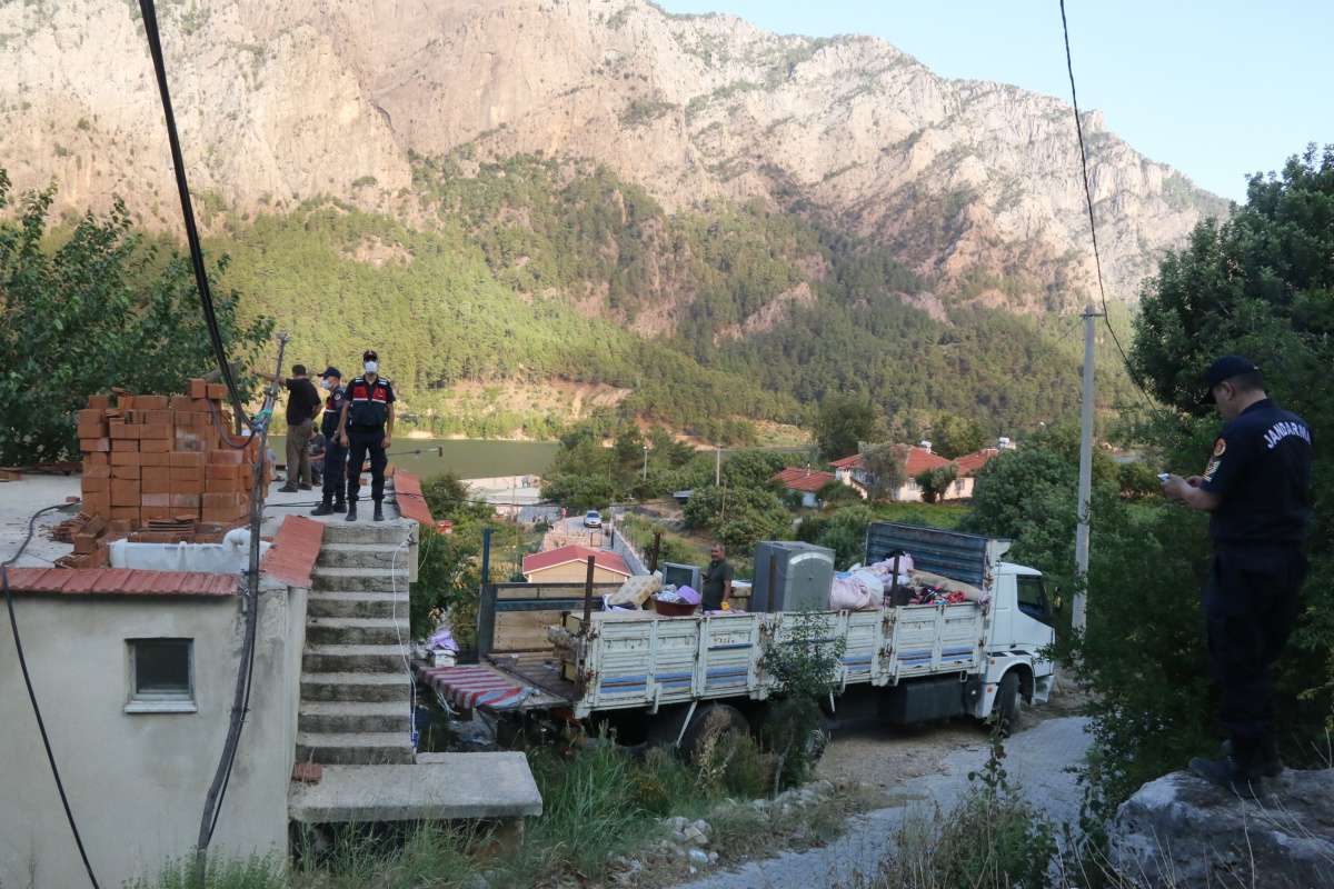 Burdur'da yangın nedeniyle bir mahalleye tahliye