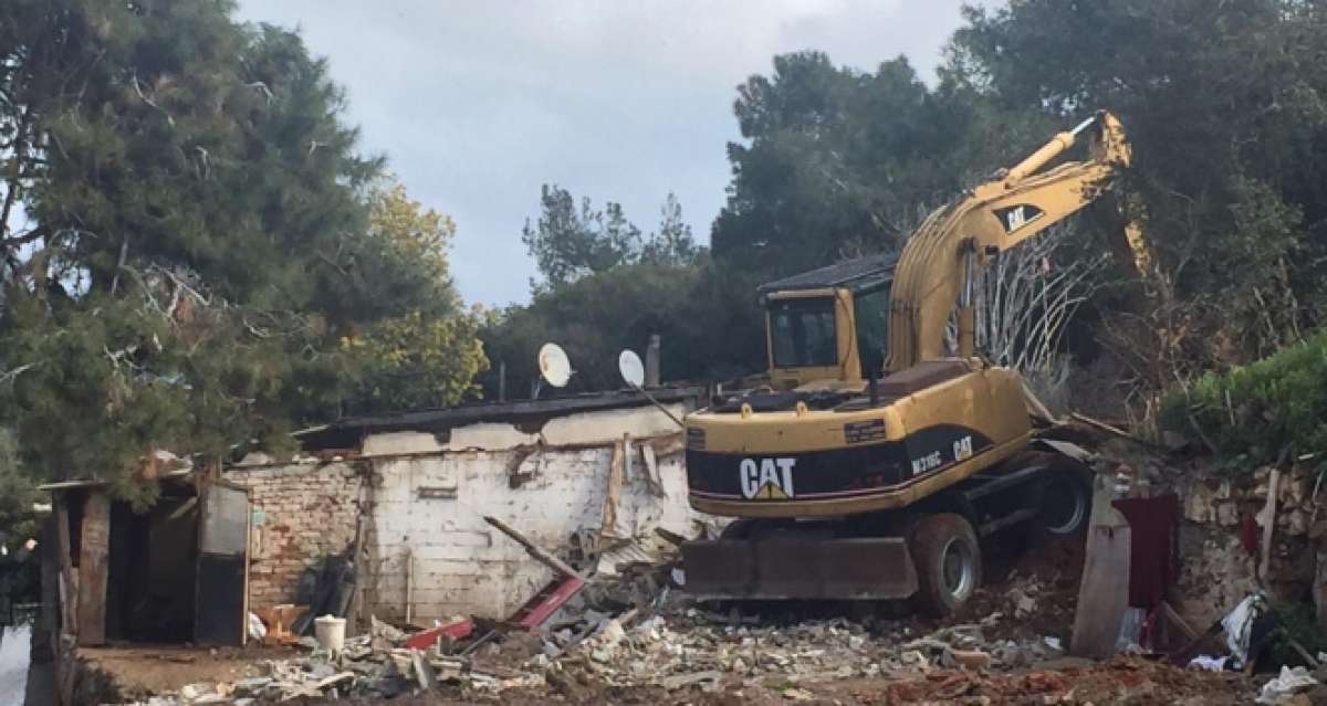 Burgazada'daki son ahırlar da İBB tarafından yıkıldı