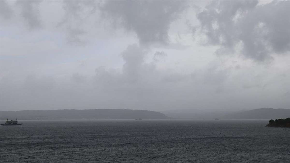 Çanakkale Boğazı dev gemilerin geçişi nedeniyle trafiğe kapandı