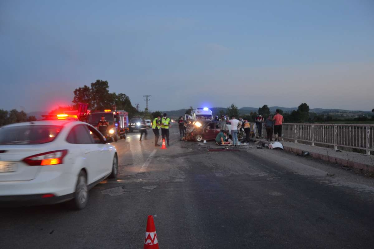 Çanakkale'de feci kaza: 3 ölü, 4 yaralı