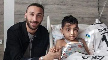 Cenk Tosun, depremzede Cavit ile Antalya'da buluştu