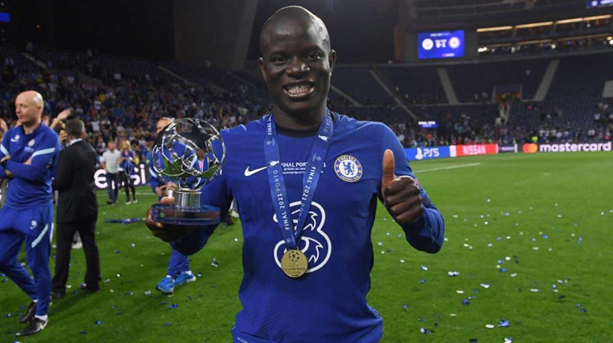 Chelsea'de Kante'nin mütevazı tavrı Şampiyonlar Ligi kupa seremonisine damga vurdu