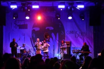 ‘Cuma İş Çıkışı’ konserlerinde Kolektif İstanbul sahne aldı