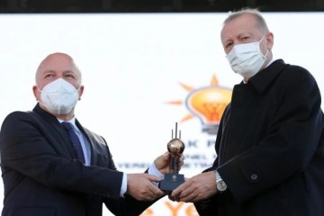 Cumhurbaşkanı Erdoğan’dan Başkan Sekmen’e gençlik yatırımları özel ödülü