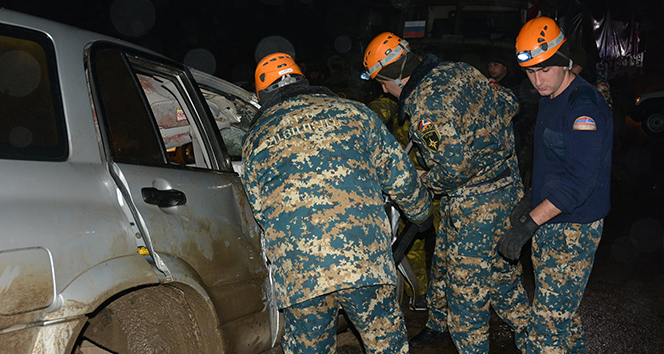 Dağlık Karabağ'da Rus Barış Gücü'ne ait askeri araç sivil araca çarptı: 2 ölü