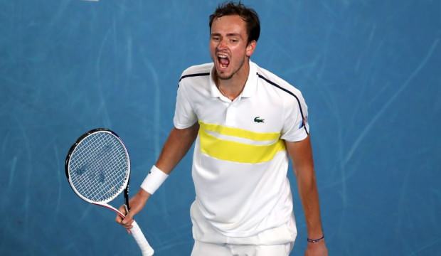 Daniil Medvedev'in Kovid-19 testi pozitif çıktı