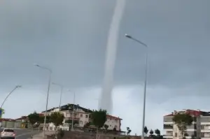 Denizde çıkan hortum paniğe neden oldu