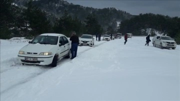 Denizli-Muğla kara yolu trafiğe kapatıldı