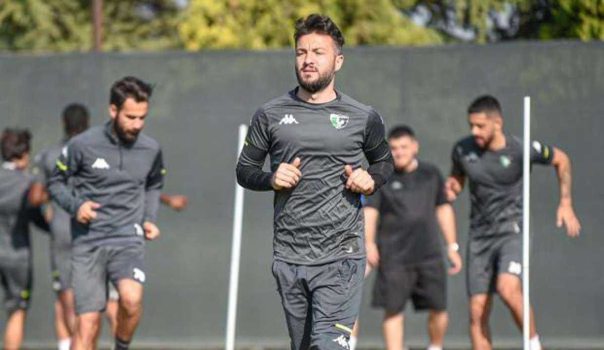 Denizlispor'da Özgür Çek takımdan ayrılıyor