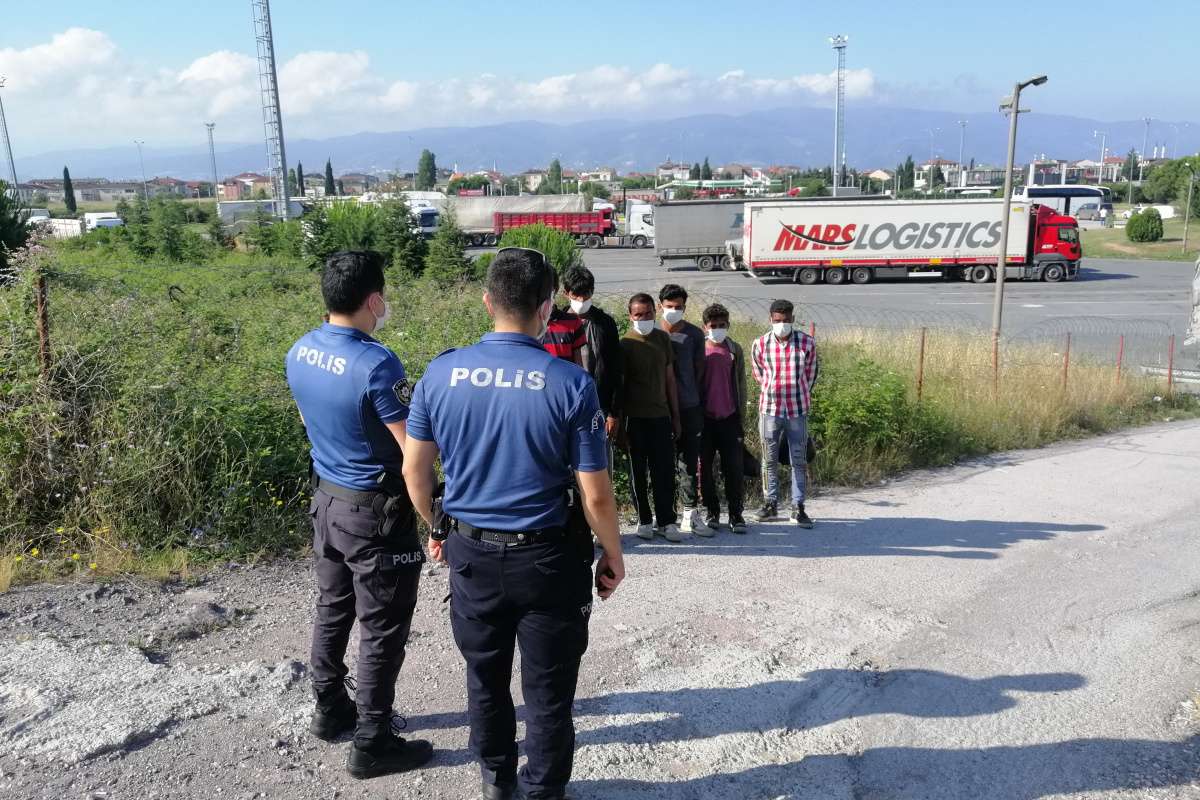 Dinlenme tesisinde 6 kaçak göçmen yakalandı