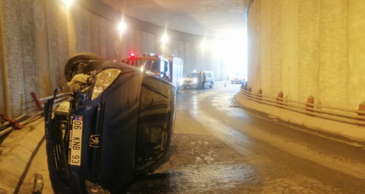 Direksiyon hakimiyeti kaybolan otomobil yan yattı