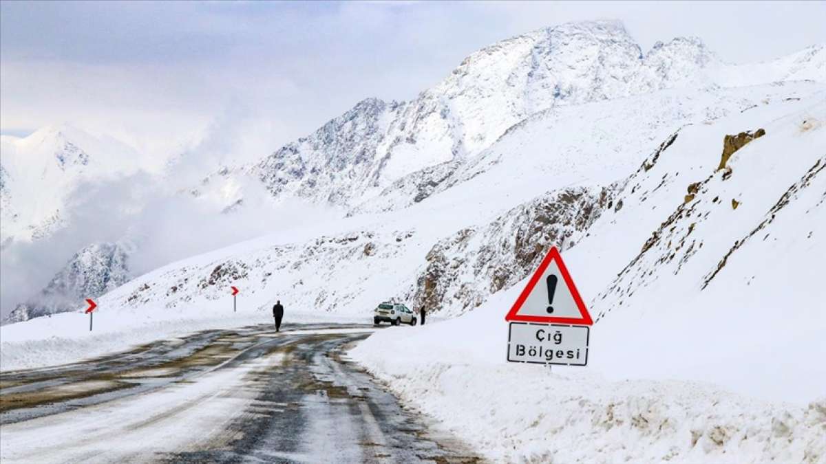 Doğu'daki 4 il için kuvvetli buzlanma ve çığ uyarısı