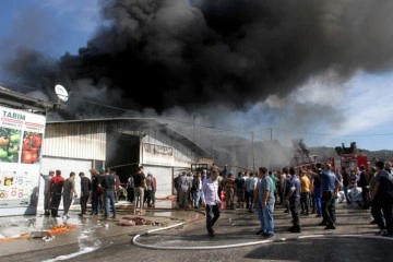 Dumanlar Fethiye semalarının rengini değiştirdi