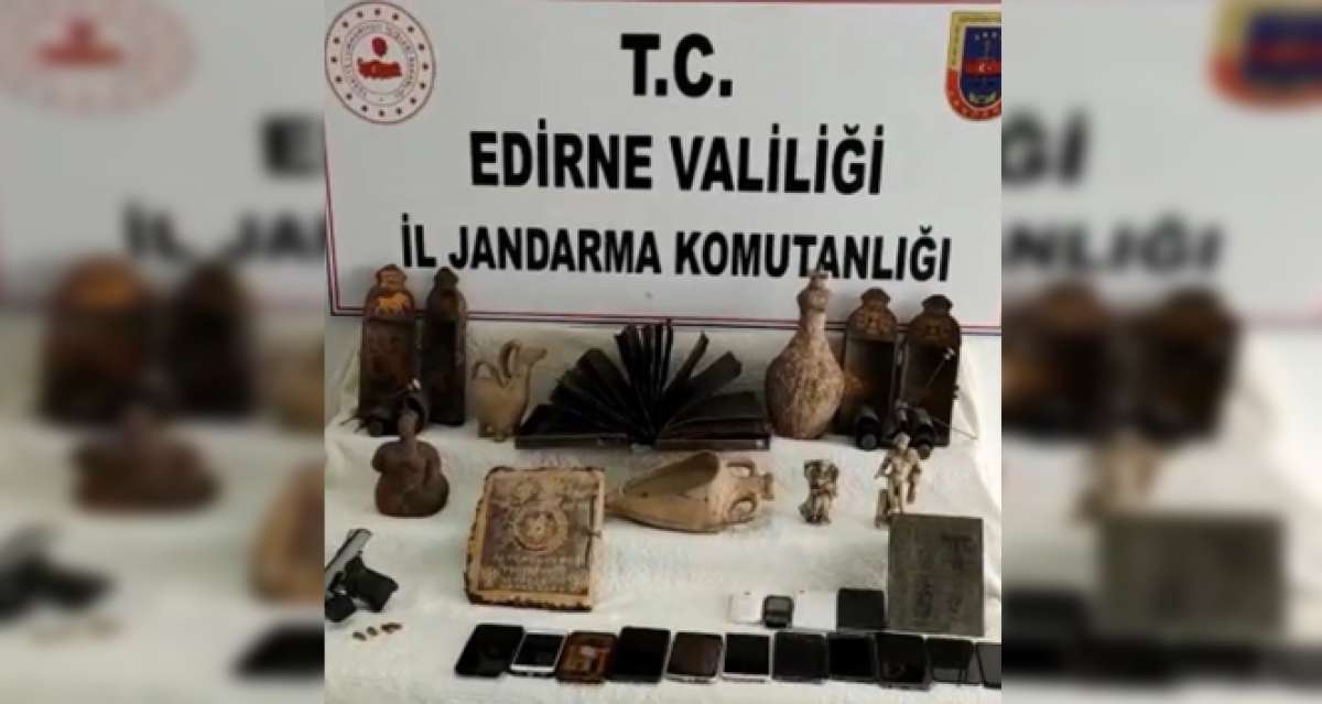 Edirne merkezli 6 ildeki operasyonda altın işlemeli Tevrat ele geçirildi