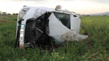 Elazığ&rsquo;da hafif ticari araç şarampole uçtu: 8 yaralı