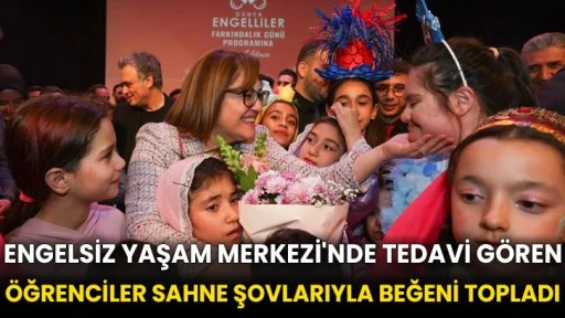 Engelsiz Yaşam Merkezi'nde tedavi gören öğrenciler sahne şovlarıyla beğeni topladı