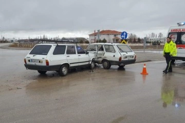 Ereğli’de otomobiller çarpıştı: 3 yaralı