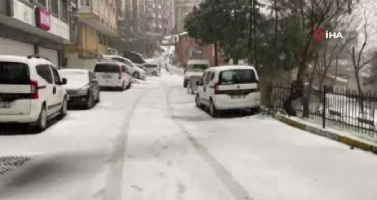 Eyüpsultan'da yollar beyaza büründü, araçlar ilerlemekte güçlük çekti