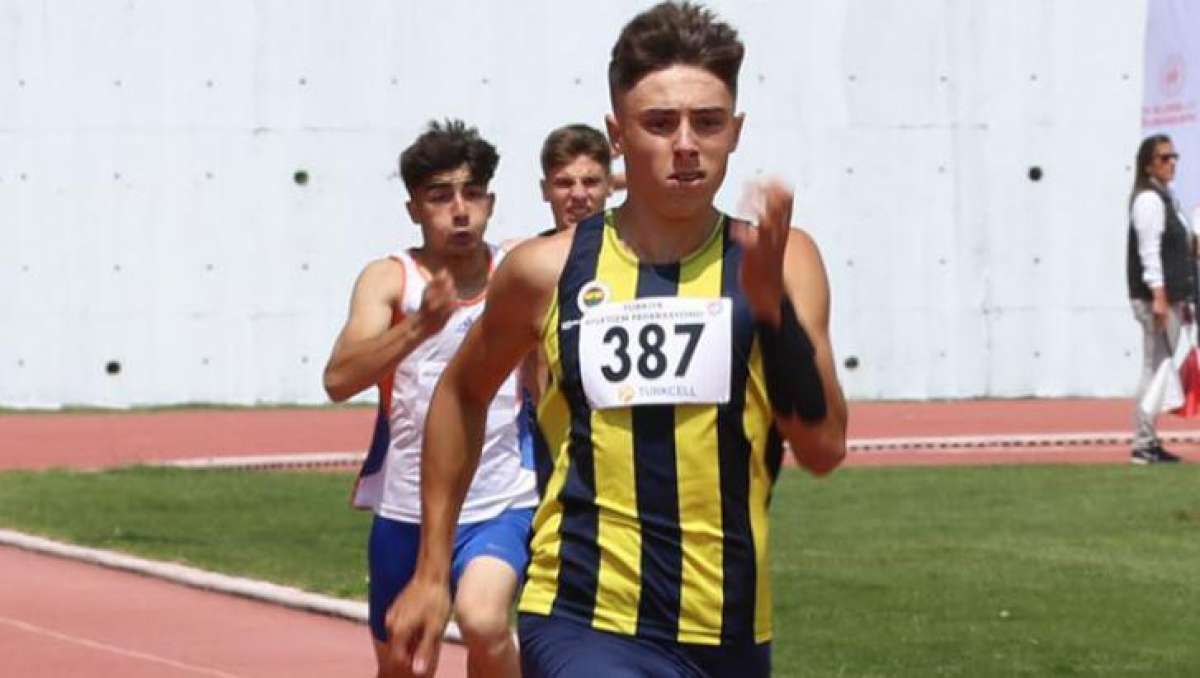 Fenerbahçe sporcusu Artan Özcihan, U18 Türkiye rekorunu kırdı