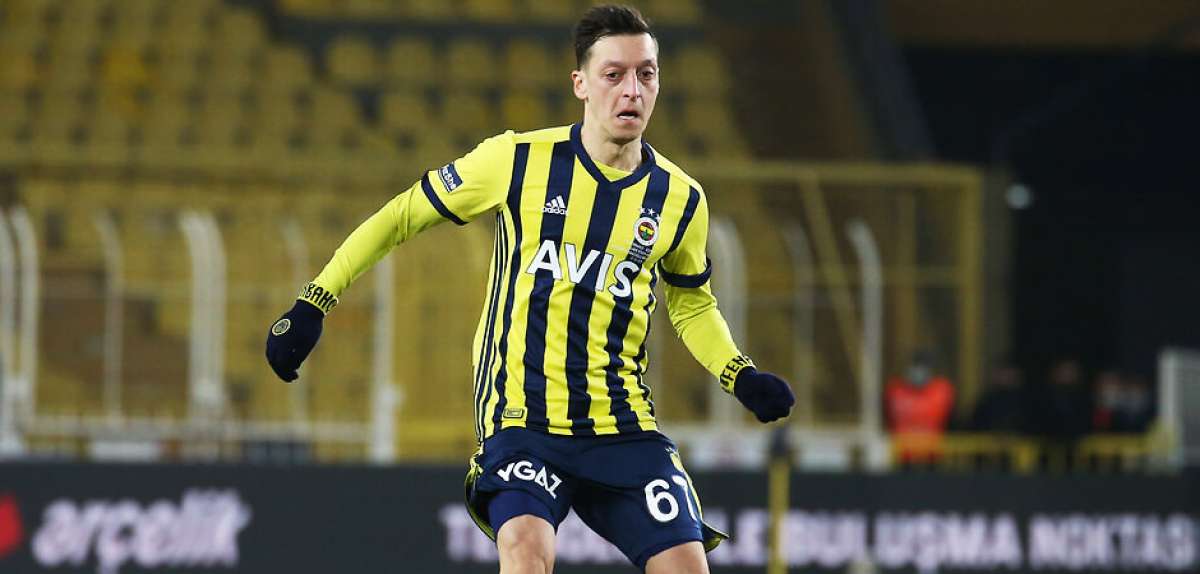 Fenerbahçe'de Mesut Özil sahaya indi