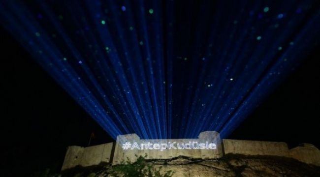 Filistin'e destek amacıyla Gaziantep Kalesi'nde ışık gösterisi yapıldı
